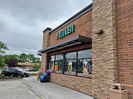 7-eleven outside