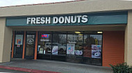 Fresh Donuts outside