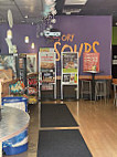 Quiznos inside