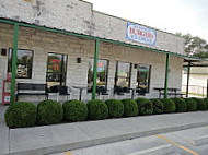 Old Fashioned Burgers Ice Cream outside