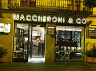 Maccheroni Y Pane Vino outside