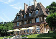 Le Manoir du Soleil d'Or outside