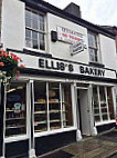 Ellis's Bakery outside