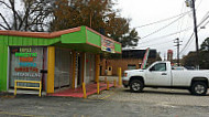 El Gallito Taqueria outside