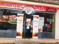 MANHATTAN PIZZA inside