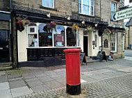 The Fleece Inn outside