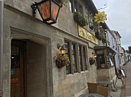 The Yellow Deli outside