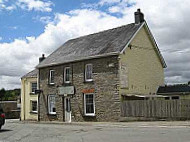 The Drovers Arms outside