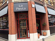 Pasta Tinto outside