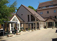 Auberge De Mulsanne outside