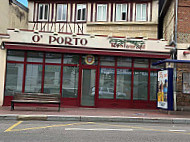 O Porto outside