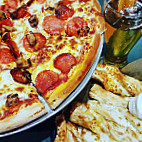 Round Table Pizza food