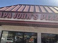 Papa Johns Pizza outside