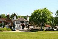 The Red Lion Inn outside