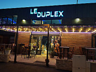 Le Duplex outside