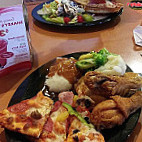 Shakey's Pizza Parlor food