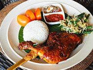 Sakenah Nasi Kukus food