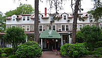 Pine Crest Inn outside