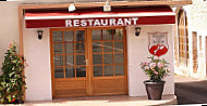 L'Auberge Des Rochers outside