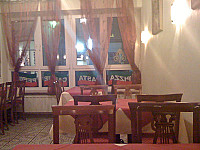 Pizzeria Romantica inside