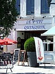 Le P'tit Quinquin outside