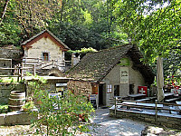 Grotto del Mulo outside