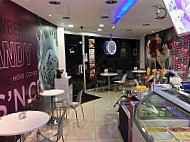 Gelateria Paradiso inside