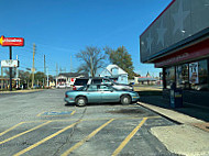 Hardee's outside