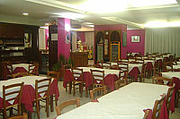 Pizzeria La Luna inside