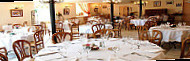 Hotel Restaurant LES MINOTIERS food