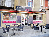 Mister Pizza inside