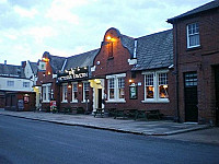 Victoria Tavern outside