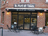 B'art Et Toiles inside