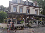 Auberge L'école Buissonnière outside