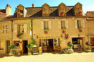 Hotel Restaurant Le Terminus des Pelerins outside