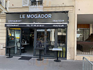 le Mogador inside