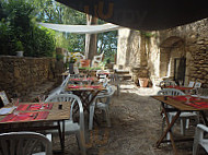 Le Prieuré D'orniols, Table D'hôtes outside