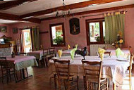 Auberge De Mestre Elie inside