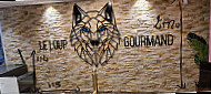 Le Loup Gourmand outside