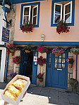 Pastelaria Maria outside