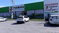 C'fermier outside