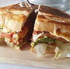 Tortas Potrillos Cabana food