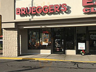 Bruegger's Bagels outside