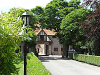 Domaine Des Cigognes outside