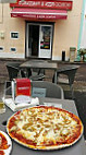 Patricio Pizza & Panzzaroti food