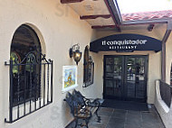 El Conquistador outside