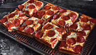 Jet's Pizza food