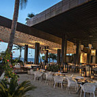 Positivo Sand Bar Dorado Beach a RitzCarlton Reserve inside