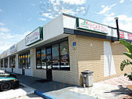 Pherrara's Pizzeria outside