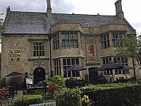 The Red Lion outside